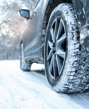 Loi Montagne 2025 : tout savoir sur les pneus neige obligatoires avant de prendre la route